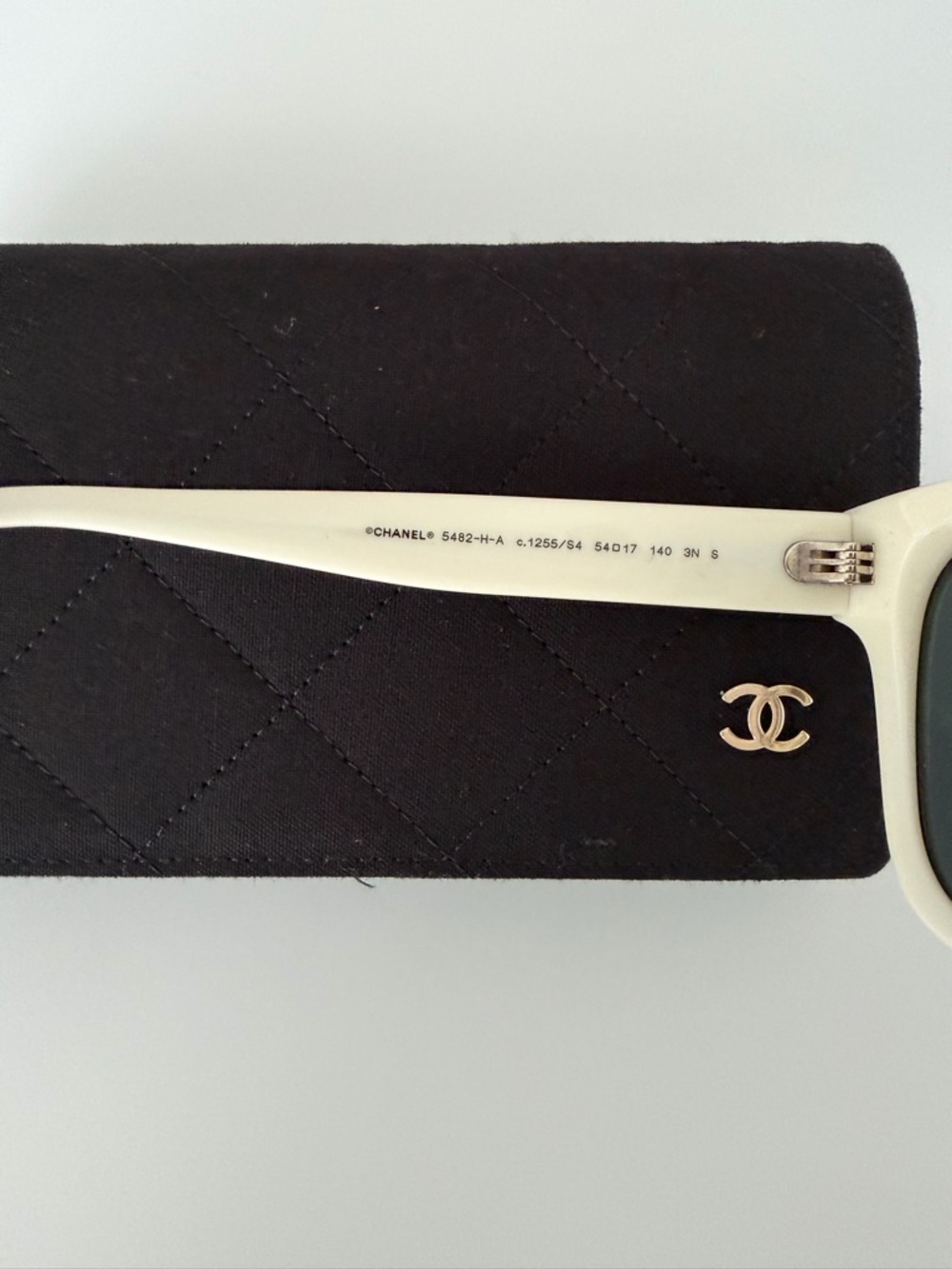 CHANEL White Pearl Sunglasses - Picture 6 of 6